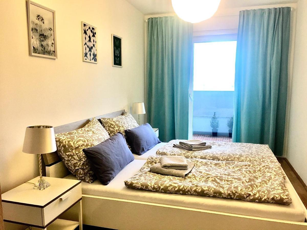 2 Bedroom Apartment Next To Metro U1 And Garage Parking ウィーン エクステリア 写真