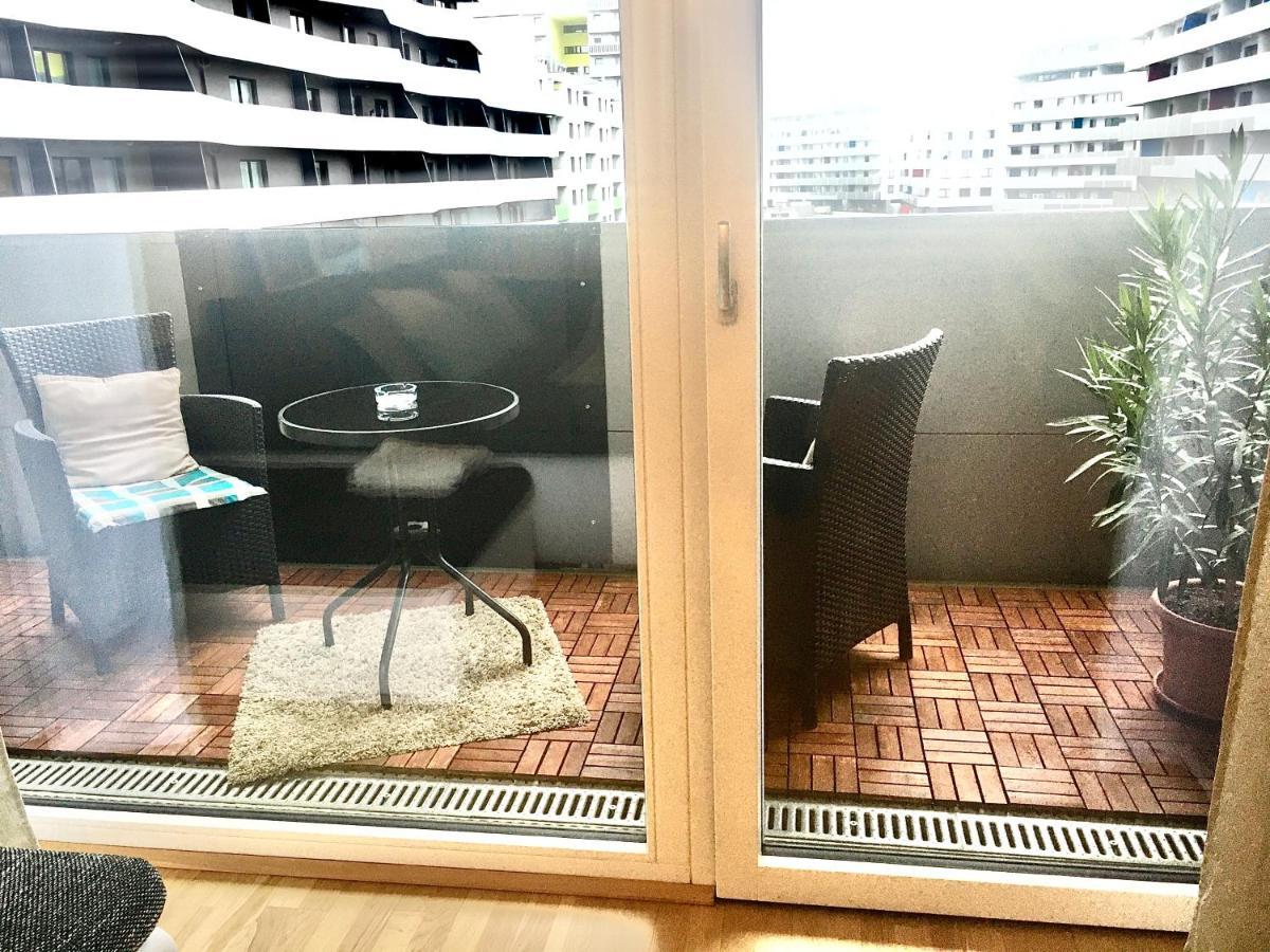 2 Bedroom Apartment Next To Metro U1 And Garage Parking ウィーン エクステリア 写真