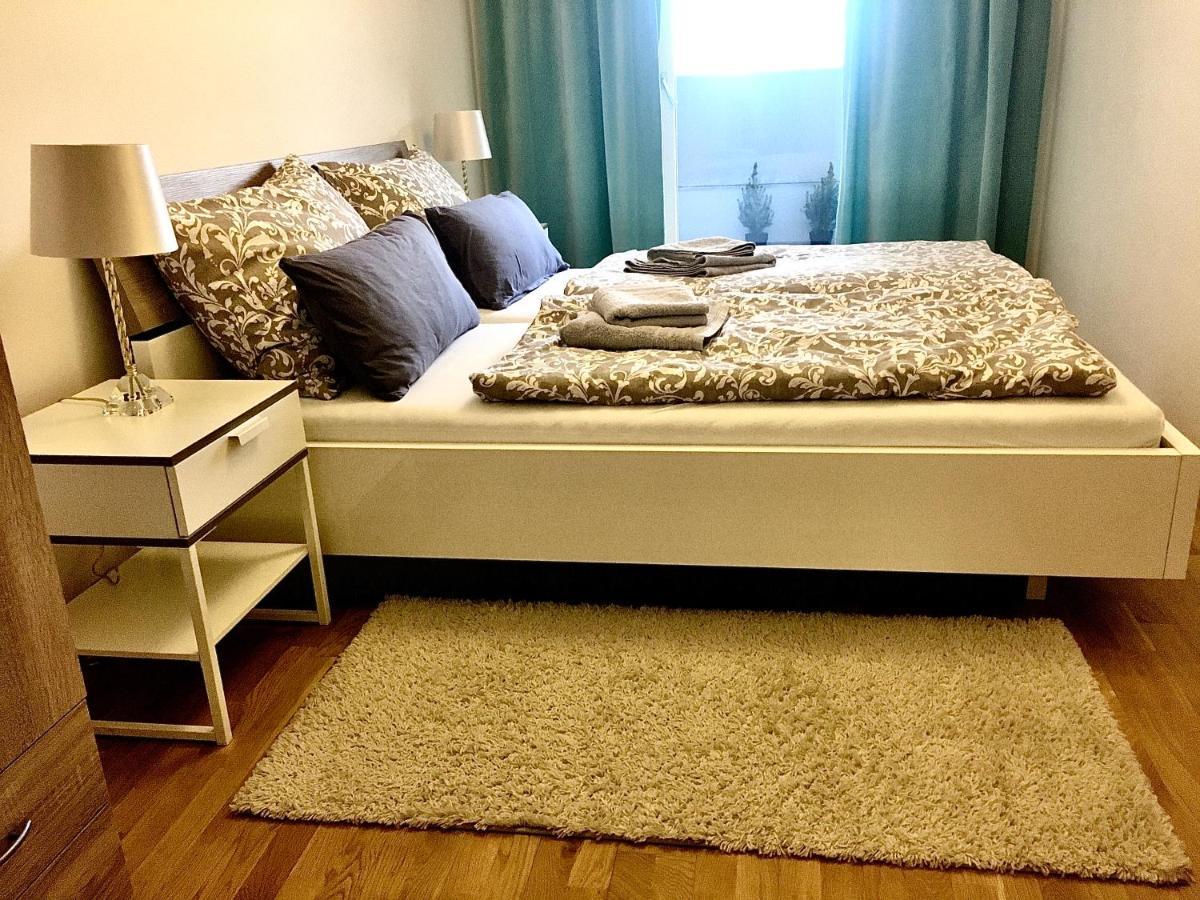 2 Bedroom Apartment Next To Metro U1 And Garage Parking ウィーン エクステリア 写真