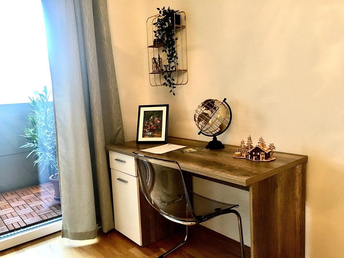 2 Bedroom Apartment Next To Metro U1 And Garage Parking ウィーン エクステリア 写真