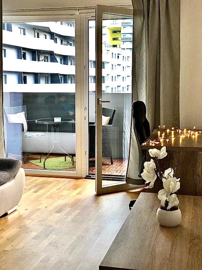 2 Bedroom Apartment Next To Metro U1 And Garage Parking ウィーン エクステリア 写真