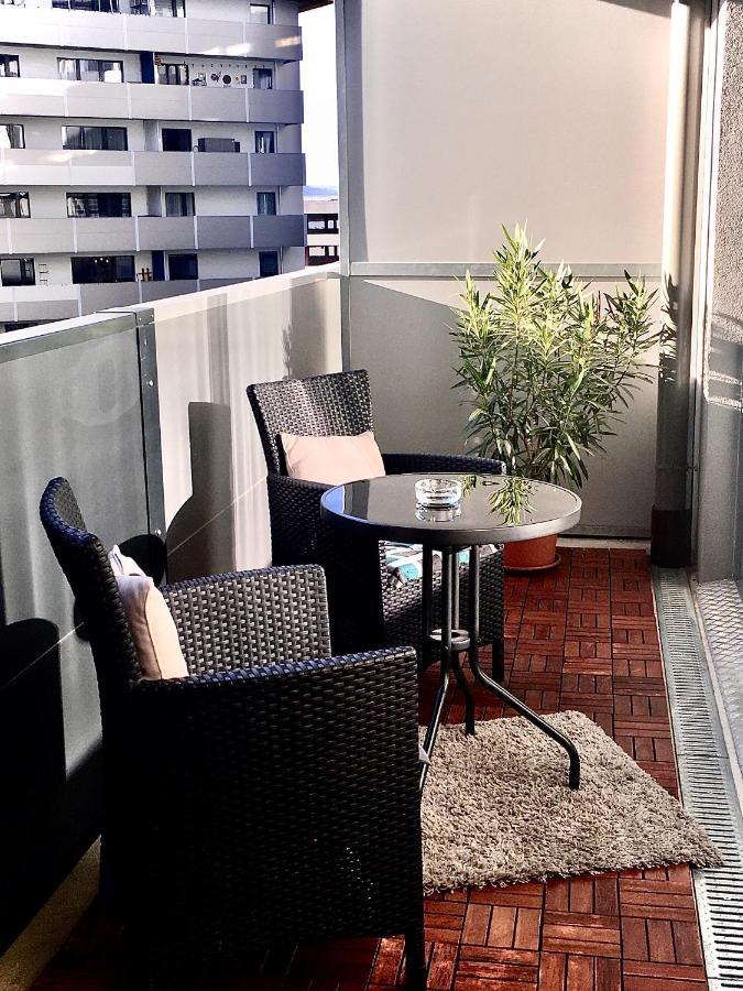 2 Bedroom Apartment Next To Metro U1 And Garage Parking ウィーン エクステリア 写真