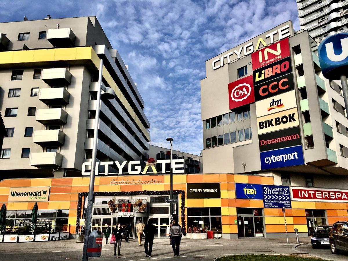 2 Bedroom Apartment Next To Metro U1 And Garage Parking ウィーン エクステリア 写真