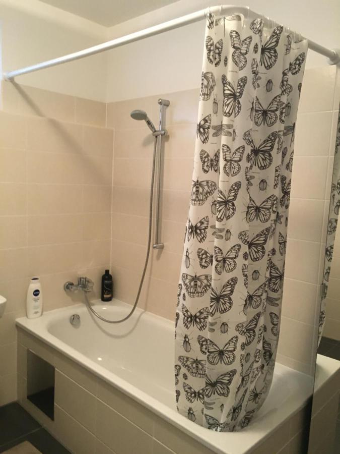 2 Bedroom Apartment Next To Metro U1 And Garage Parking ウィーン エクステリア 写真