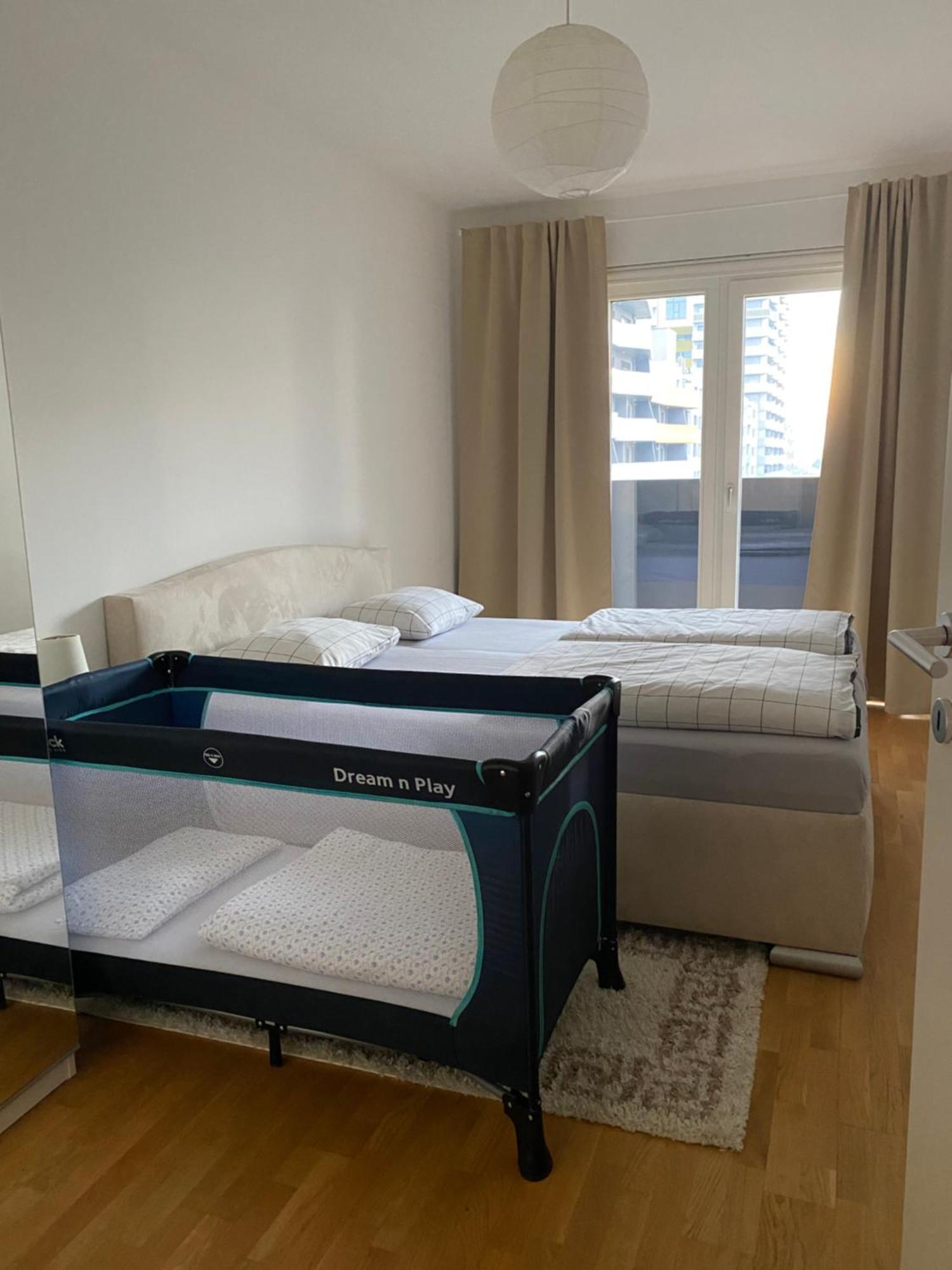 2 Bedroom Apartment Next To Metro U1 And Garage Parking ウィーン エクステリア 写真